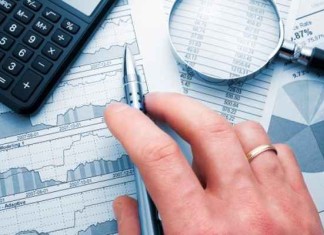 Making Money with Specialization in Sports Betting spcialization-magnifying-glass-sports-betting-graphs