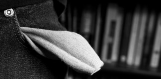 When to Quit Betting? When you’ve lost Enough! quit-betting-lost-money-empty-pockets